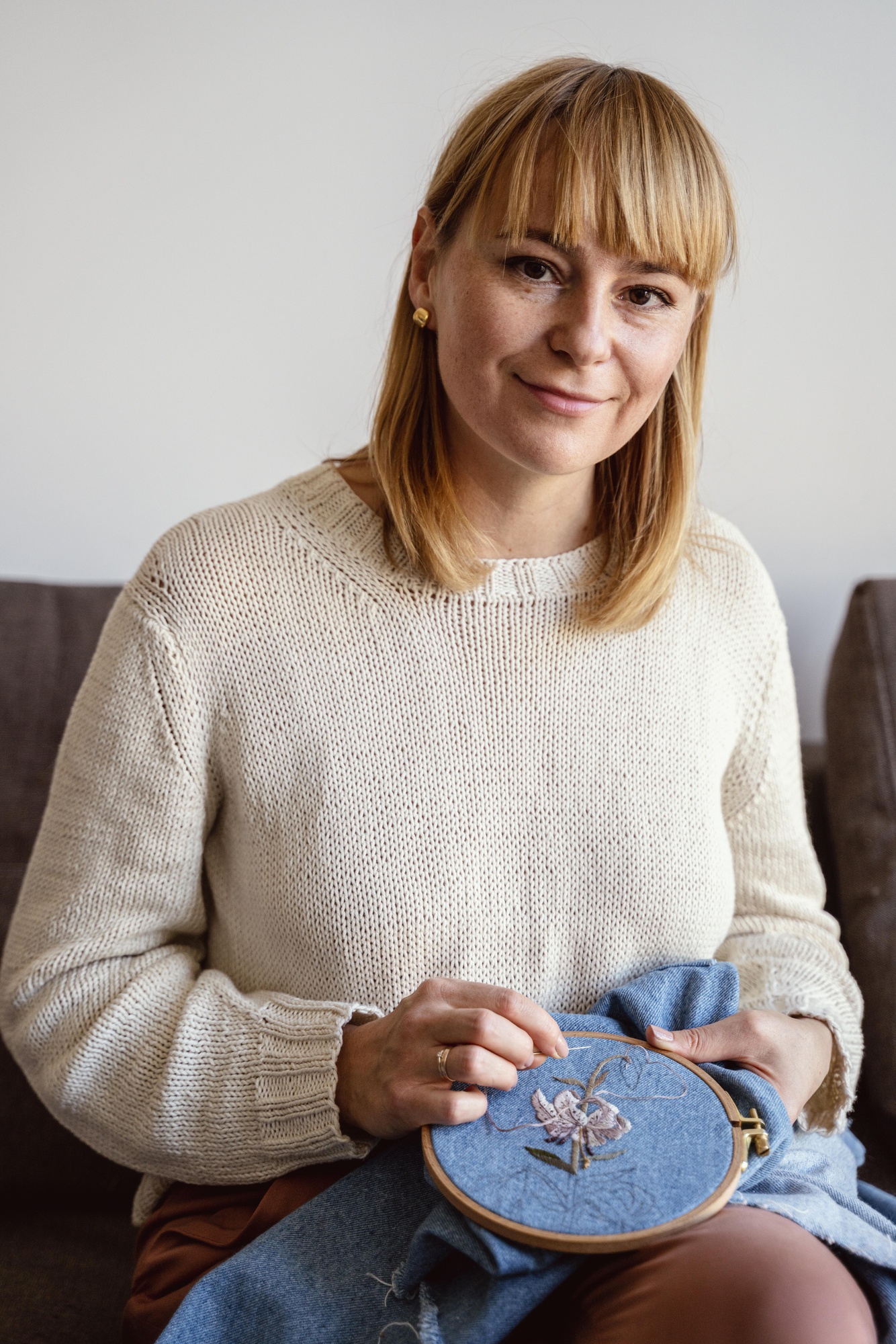 portret głównej hafciarki w pracowni